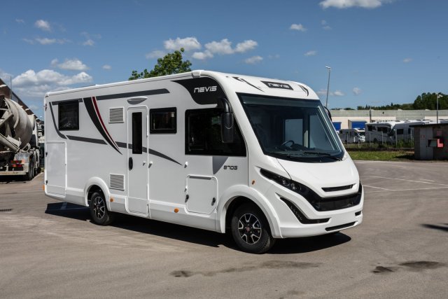 Mc Louis Nevis 870 870G BOITE AUTO 180CV